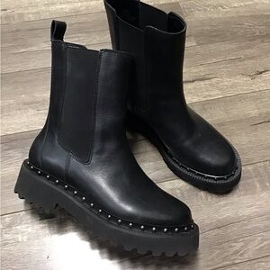 Black Women's Chelsea Boots